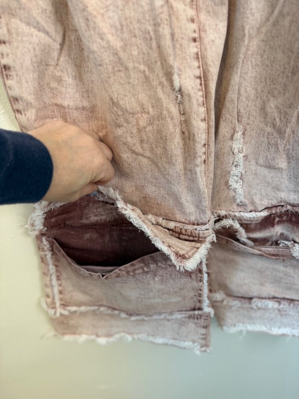 AKIRA FAYE Distressed Relaxed Fit Jeans AND Button Down Top Set Mauve Small - Picture 6 of 10